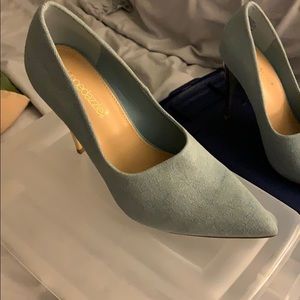 Only worn once, in good shape 4 1// heel